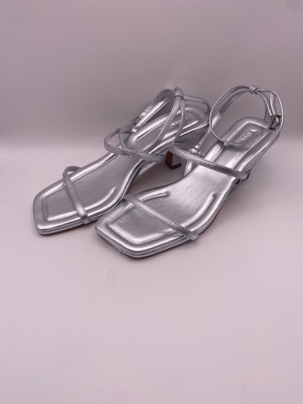 Vince Women's Callie Silver Metallic Square Toe Kitten Heel Sandal Sz 8.5